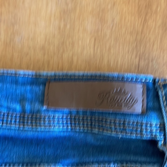 Royalty Distressed Capri Jeans Size: 12 - Picture 12 of 13